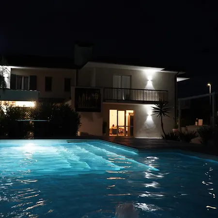 酒店 Dubaibeachotel