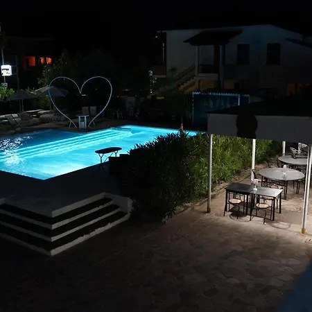 Dubaibeachotel מלון