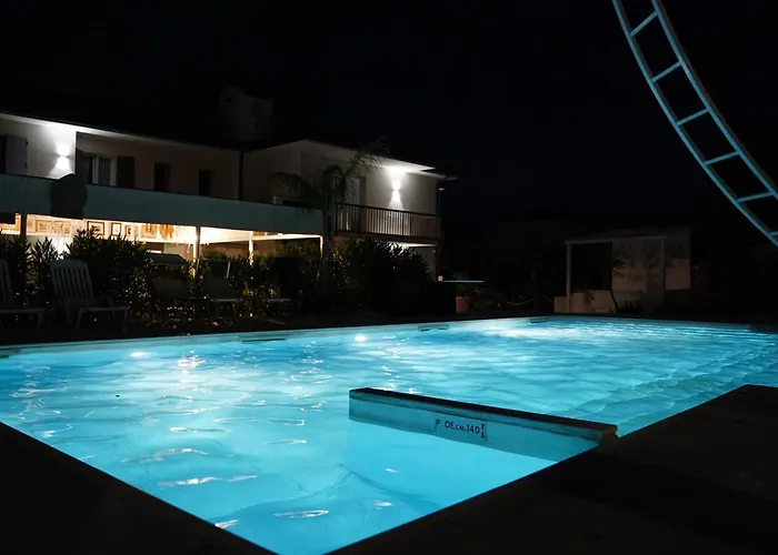 Dubaibeachotel Hotel *