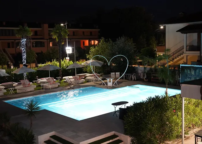 Dubaibeachotel فندق *