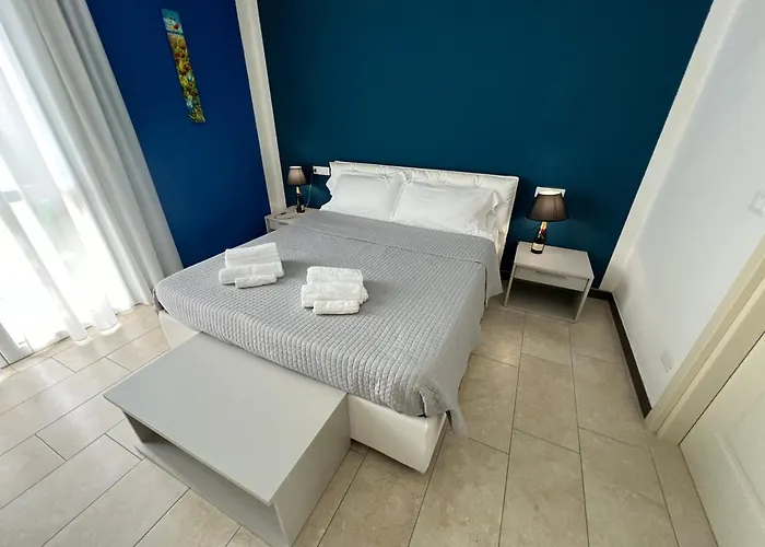 Dubaibeachotel * Llido Degli Estensi