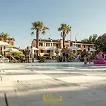 Dubaibeachotel * Llido Degli Estensi