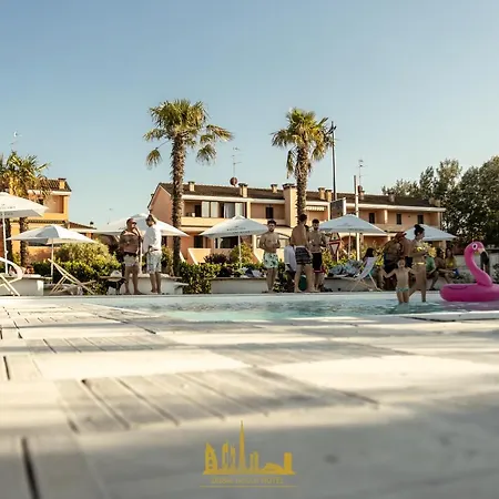 Dubaibeachotel * Llido Degli Estensi