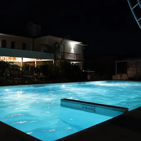 Dubaibeachotel Hotel *