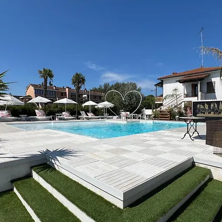 Dubaibeachotel * Llido Degli Estensi