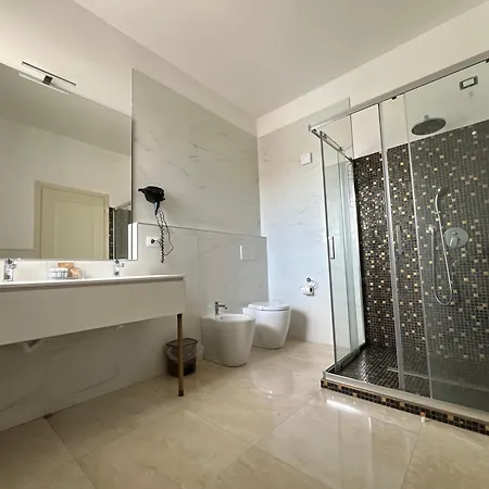 Dubaibeachotel Llido Degli Estensi