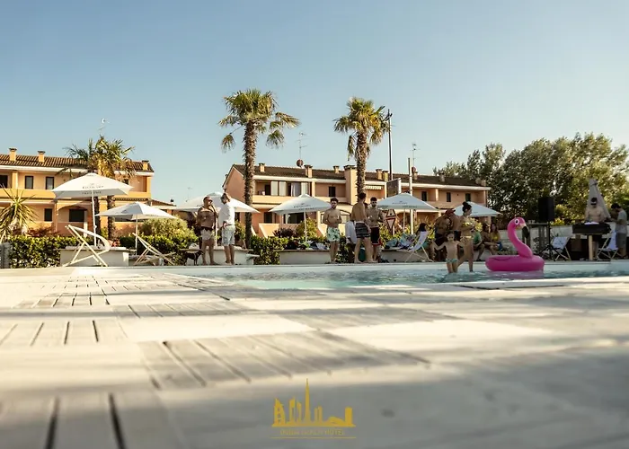 Dubaibeachotel * Llido Degli Estensi